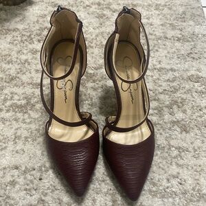 Slightly used Jessica Simpson high heel size 7M in maroon color.